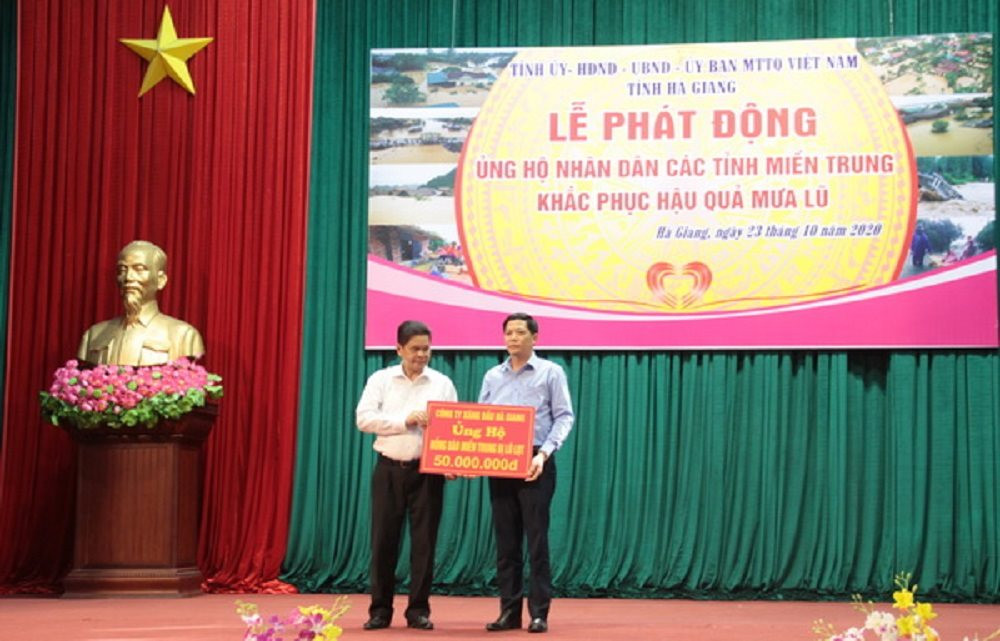 Petrolimex Hà Giang ủng hộ 100 triệu đồng khắc phục hậu quả mưa lũ