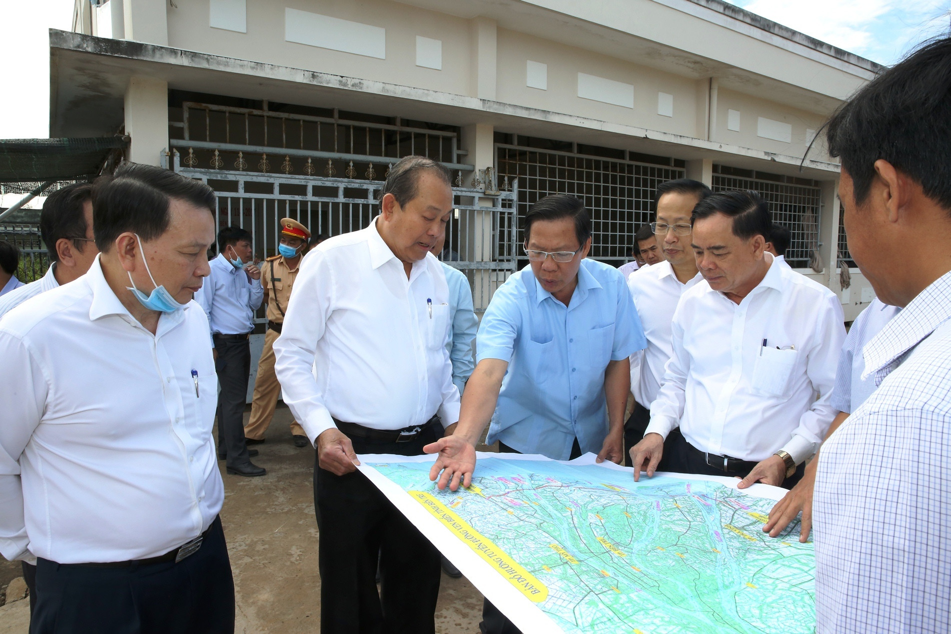 Phó Thủ tướng thị sát tuyến đường bộ ven biển tỉnh Bến Tre