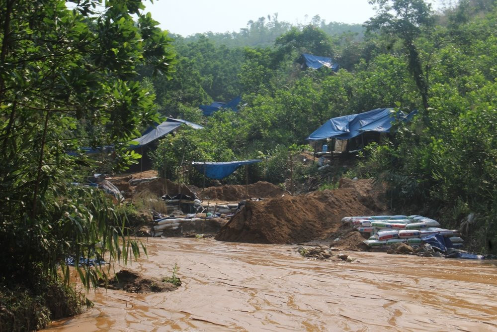 Quảng Nam: Đột kích mỏ vàng Bồng Miêu, đẩy đuổi hơn 100 phu vàng