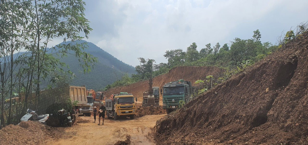 Thái Nguyên: Xã Cù Vân vào cuộc ngăn chặn vụ khai thác đất trái phép