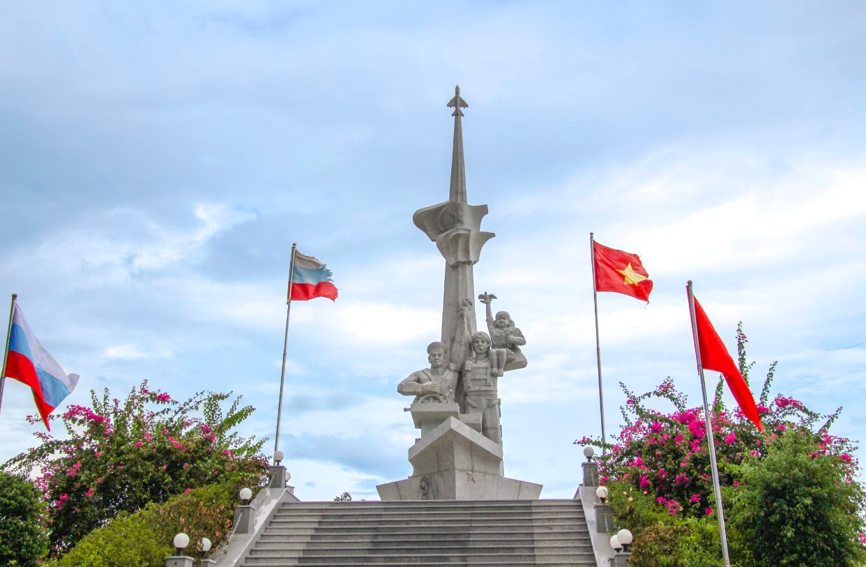 Tượng Đài Cam Ranh: Nơi Tri Ân Những Người Lính Việt- Nga