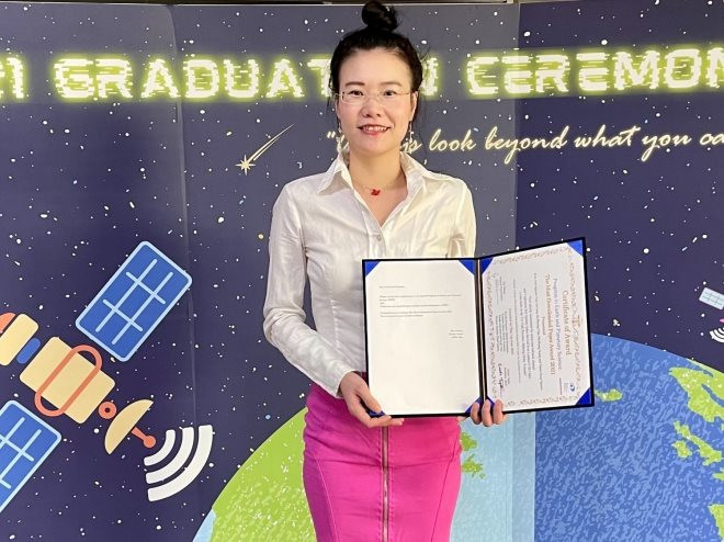 Nữ Tiến sĩ Nguyễn Kim Anh, nghiên cứu viên chính Viện Địa lý, Viện Hàn lâm Khoa học và Công nghệ Việt Nam, đang là nghiên cứu viên sau Tiến sĩ tại Trung tâm Nghiên cứu không gian và viễn thám, thuộc Đại học Trung ương Đài Loan (Trung Quốc). Ảnh&am