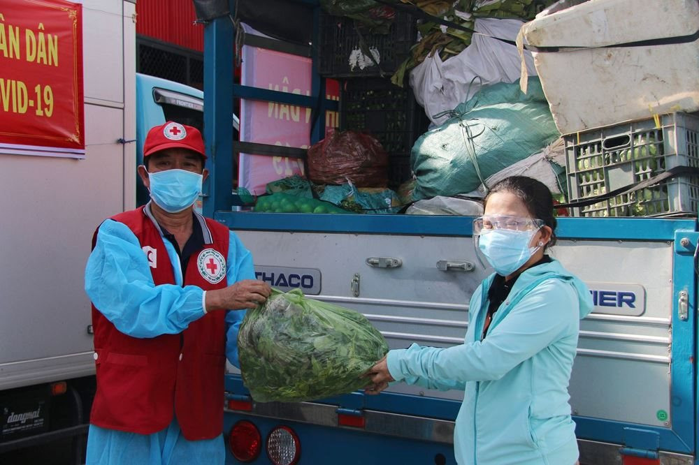 Người dân Quảng Nam gửi 30 tấn rau củ, thực phẩm cho vùng cách ly y tế Sơn - Trà Đà Nẵng
