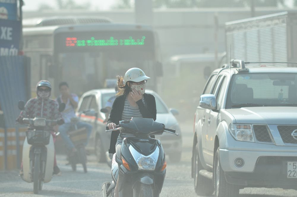 Bụi mịn PM2,5 đang gây ảnh hưởng nghiêm trọng đến sức khoẻ người dân Thủ đô. Ảnh: Hoàng Minh