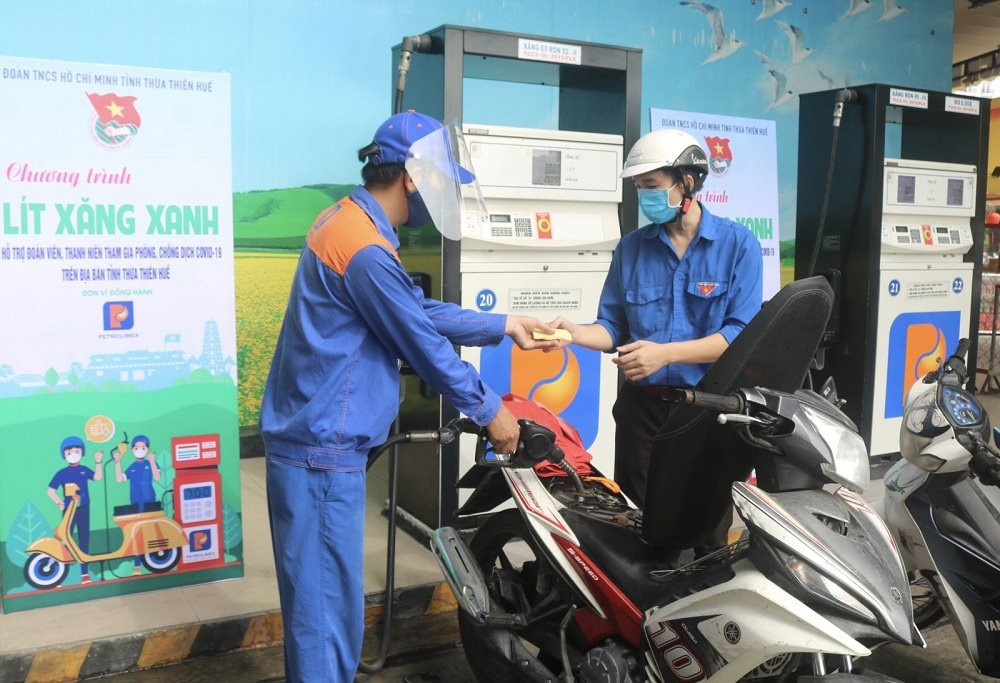 Petrolimex Thừa Thiên Huế hỗ trợ 2.000 lít xăng cho đoàn viên, thanh niên tham gia phòng, chống dịch