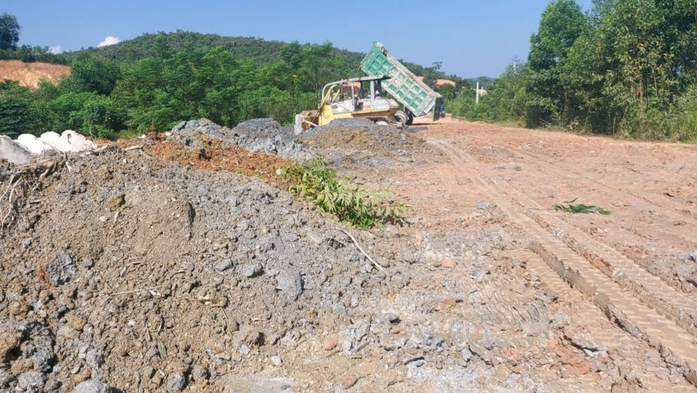 Nghệ An: Tổng Công ty 36 ngang nhiên đổ đất thải không đúng nơi quy định