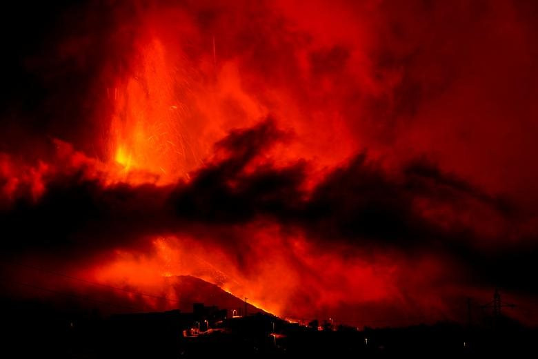 Dung nham núi lửa ở La Palma (Tây Ban Nha) nhấn chìm 493 ha đất