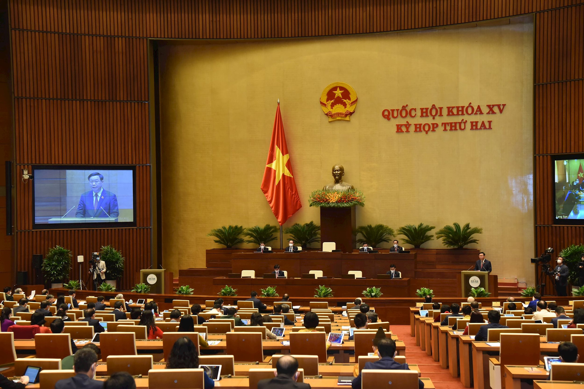 Quốc hội ban hành nhiều Nghị quyết quan trọng cùng cả nước phòng, chống dịch COVID-19