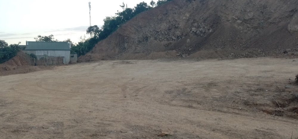 Mai Sơn (Sơn La): Đình chỉ 2 trường hợp đào, xúc đất nghi khai thác khoáng sản trái phép