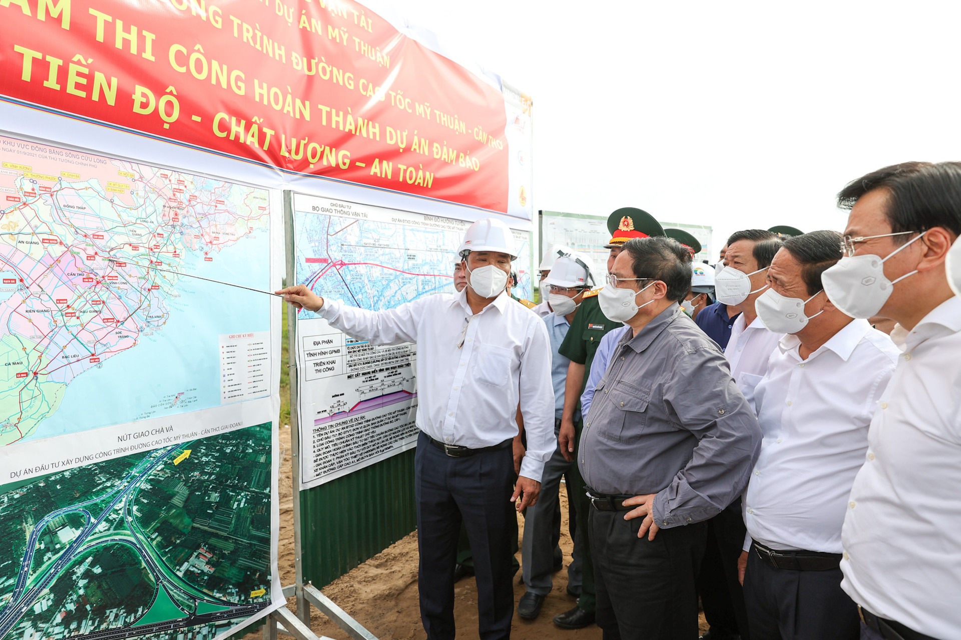 Thủ tướng kiểm tra, đôn đốc các dự án giao thông trọng điểm tại Đồng bằng sông Cửu Long - Ảnh 2.