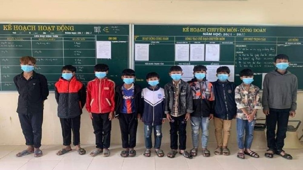 Quảng Bình: Xác định nhóm học sinh dùng đá ném vỡ cửa kính tàu SE7