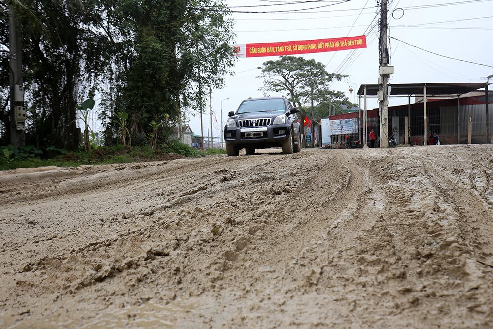 TP. Vinh: Đường phố lầy lội bùn đất vì thi công dang dở