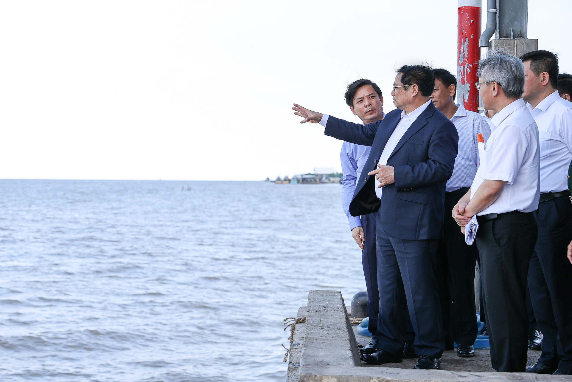 Thủ tướng khảo sát khu quy hoạch cảng lớn nhất ĐBSCL và dự án nhiệt điện Long Phú 1 - Ảnh 4.