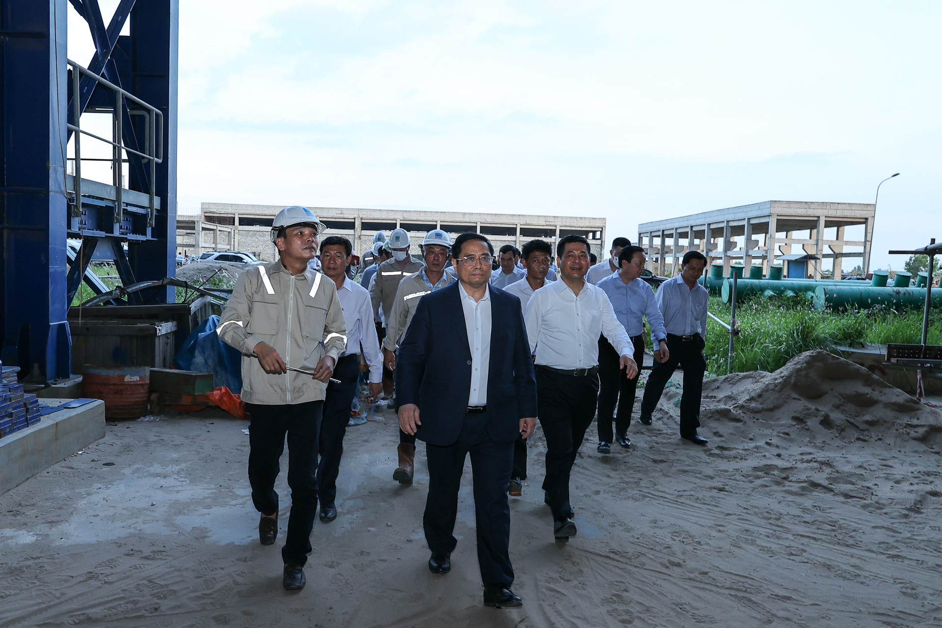 Thủ tướng khảo sát khu quy hoạch cảng lớn nhất ĐBSCL và dự án nhiệt điện Long Phú 1 - Ảnh 5.