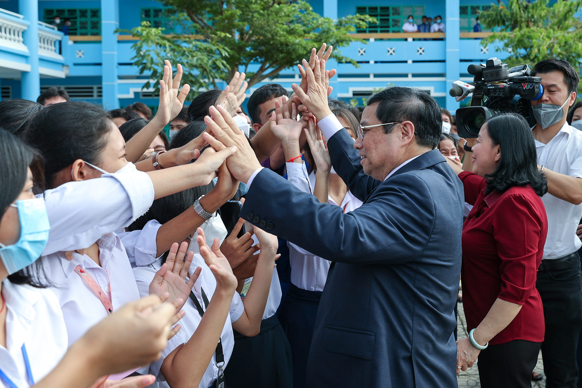 Thủ tướng thăm, động viên thầy trò Trường Dân tộc nội trú tại Sóc Trăng - Ảnh 3.