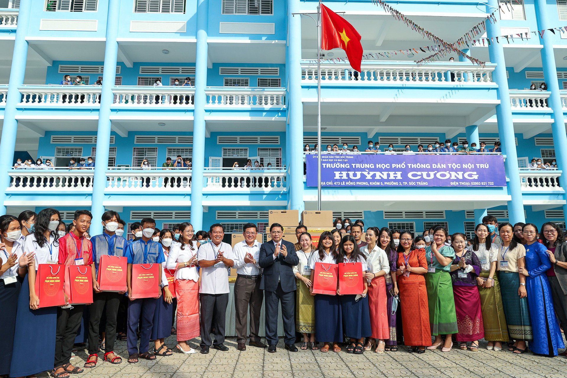 Thủ tướng thăm, động viên thầy trò Trường Dân tộc nội trú tại Sóc Trăng - Ảnh 5.