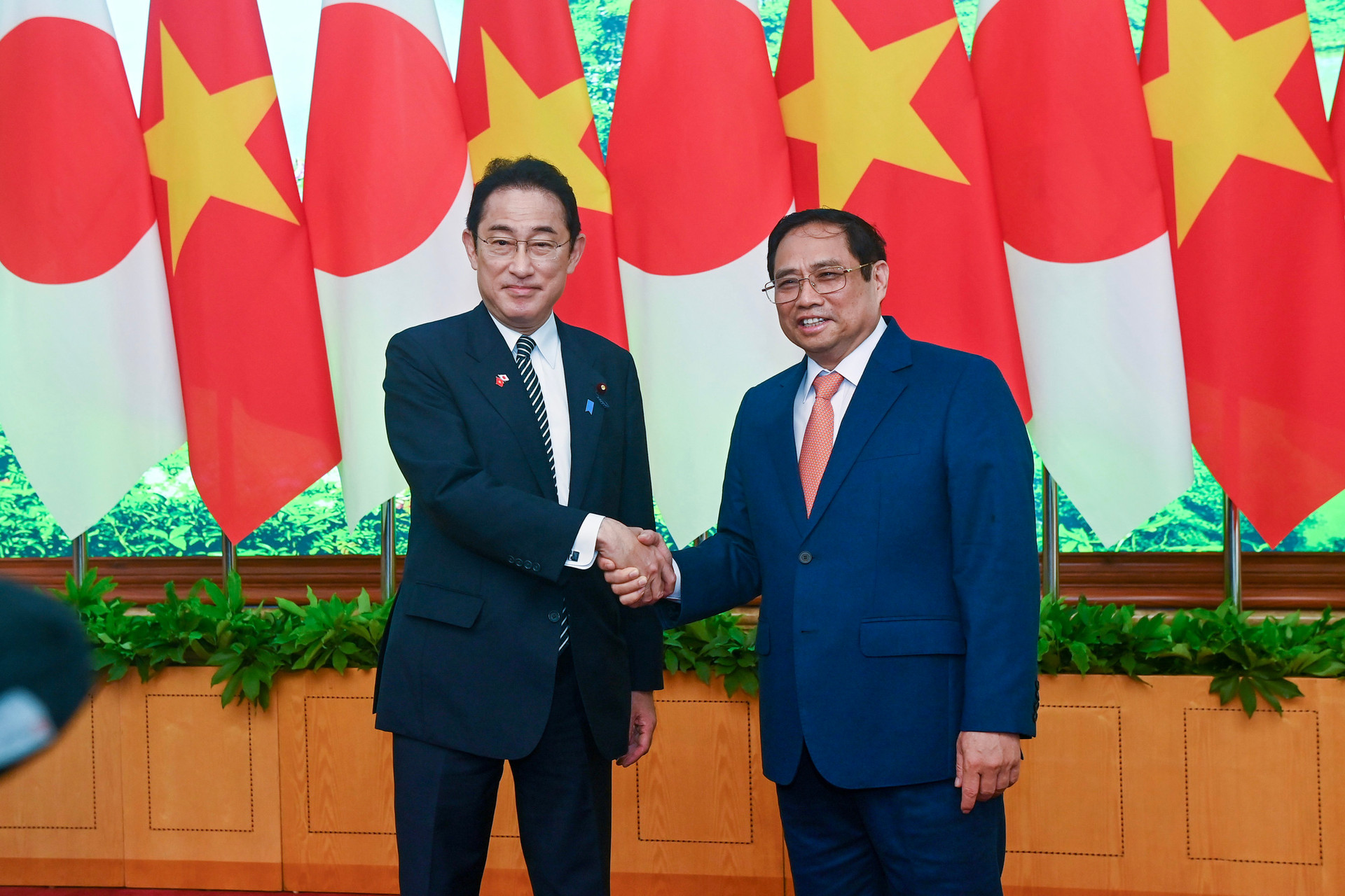 Thủ tướng Phạm Minh Chính đón, hội đàm với Thủ tướng Nhật Bản Kishida Fumio - Ảnh 4.