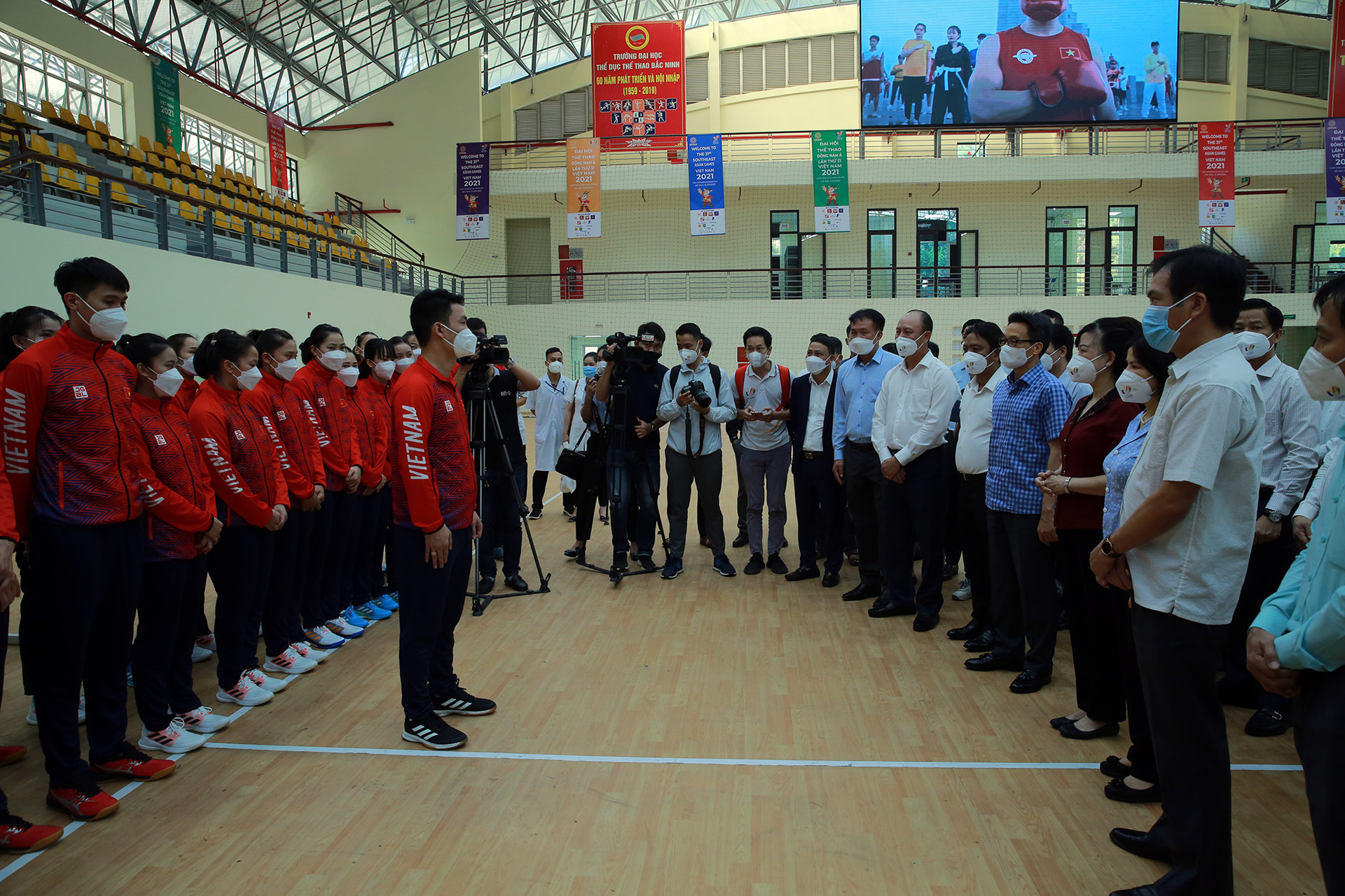 Phó Thủ tướng Vũ Đức Đam kiểm tra công tác chuẩn bị cho SEA Games 31 tại Bắc Ninh, Bắc Giang - Ảnh 2.