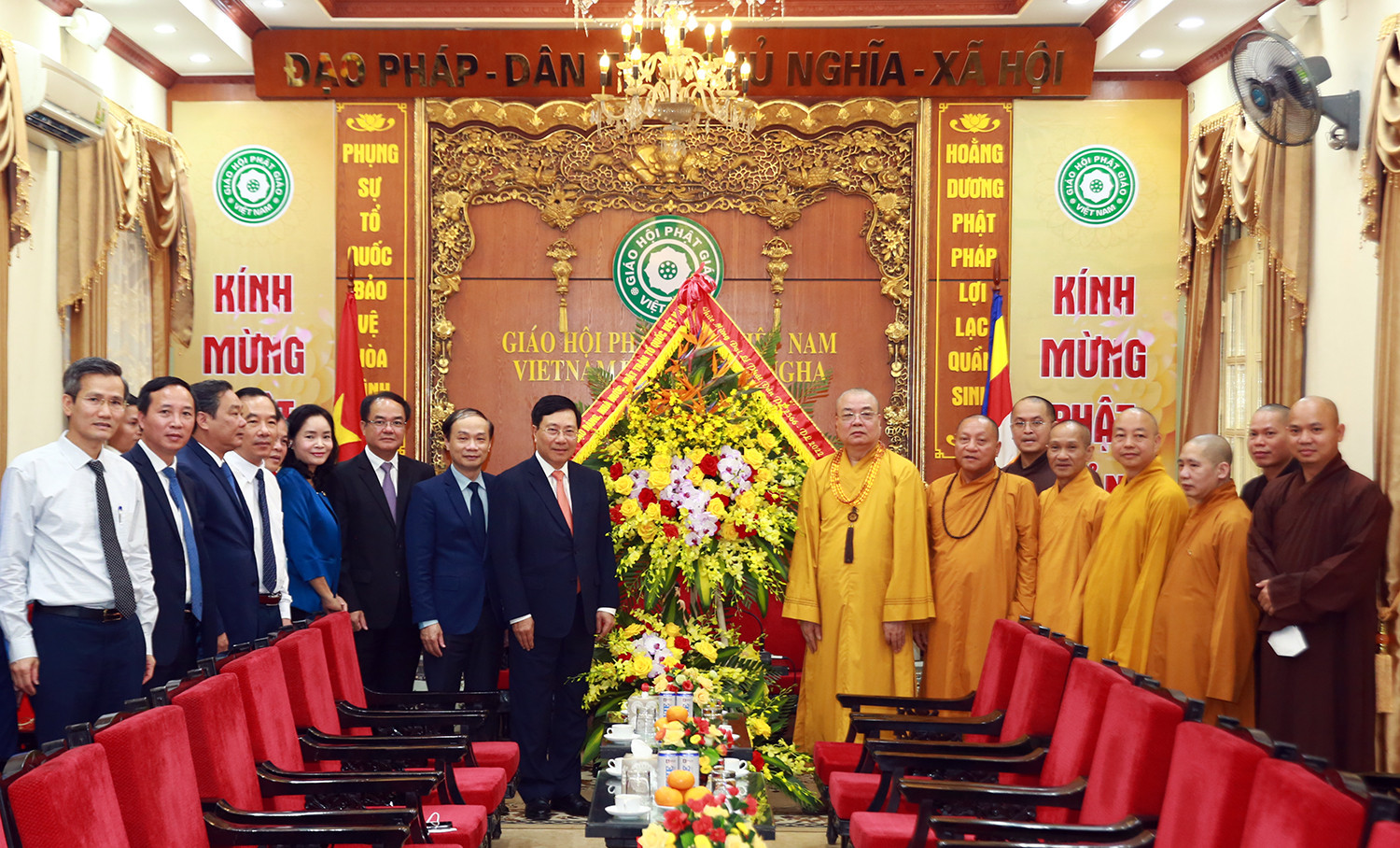 Phó Thủ tướng Thường trực chúc mừng Đại lễ Phật đản Phật lịch 2566 - Ảnh 2.