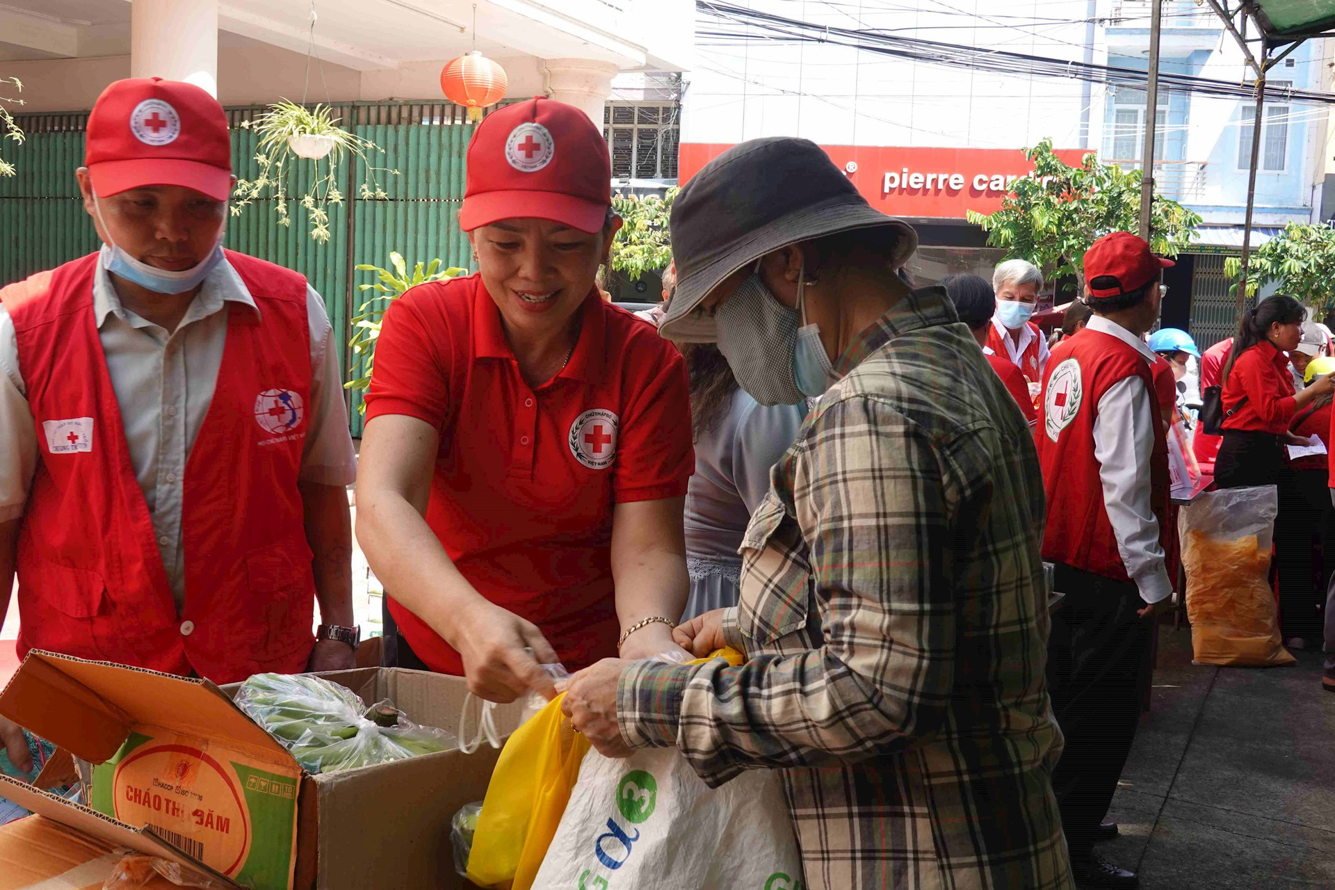 Bình Định: Phiên “Chợ Nhân đạo” lan tỏa lòng nhân ái