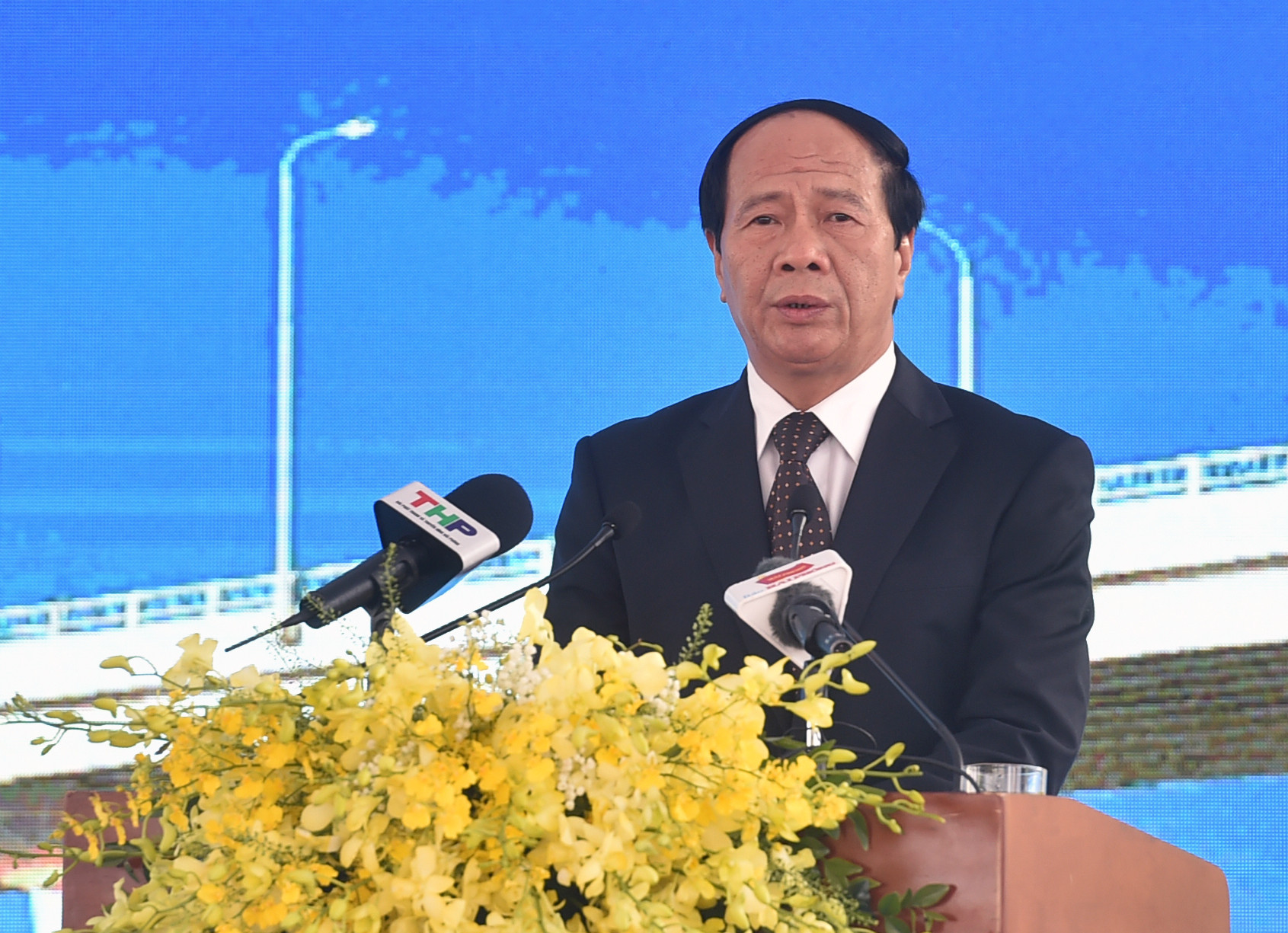 Phó Thủ tướng Lê Văn Thành bấm nút khởi công xây dựng cầu Bến Rừng, nối Hải Phòng với Quảng Ninh - Ảnh 2.