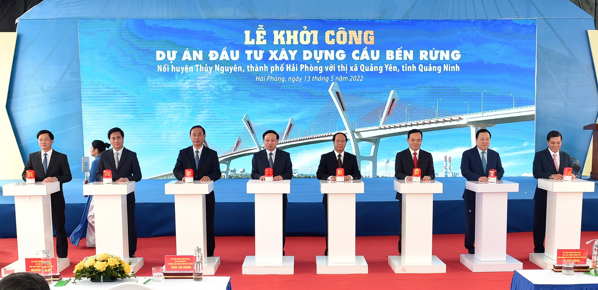 Phó Thủ tướng Lê Văn Thành bấm nút khởi công xây dựng cầu Bến Rừng, nối Hải Phòng với Quảng Ninh - Ảnh 3.