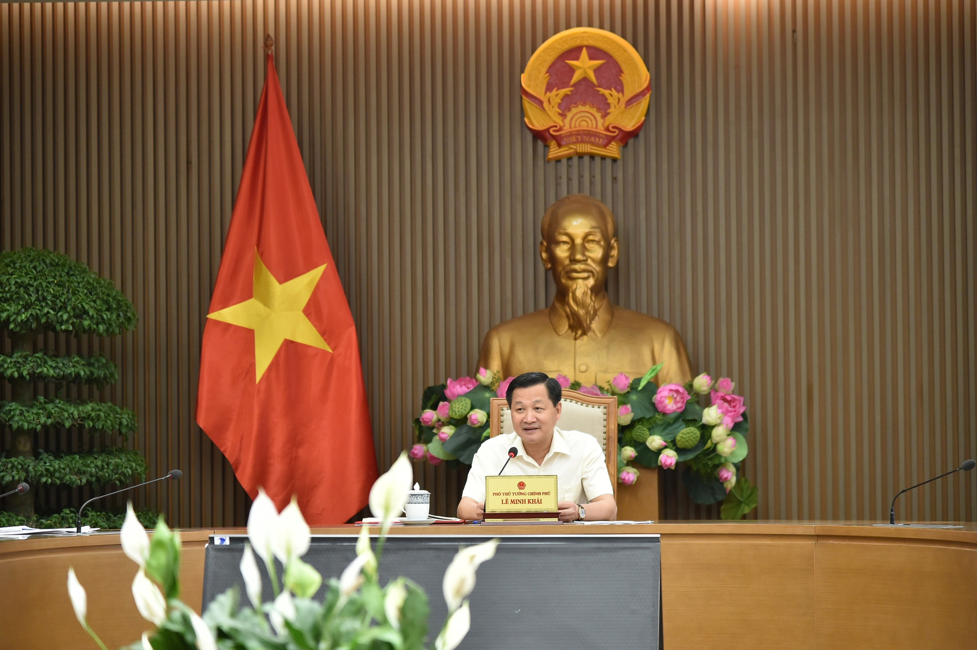 Phó Thủ tướng Lê Minh Khái đôn đốc 8 bộ ngành, cơ quan Trung ương giải ngân vốn đầu tư công - Ảnh 3.