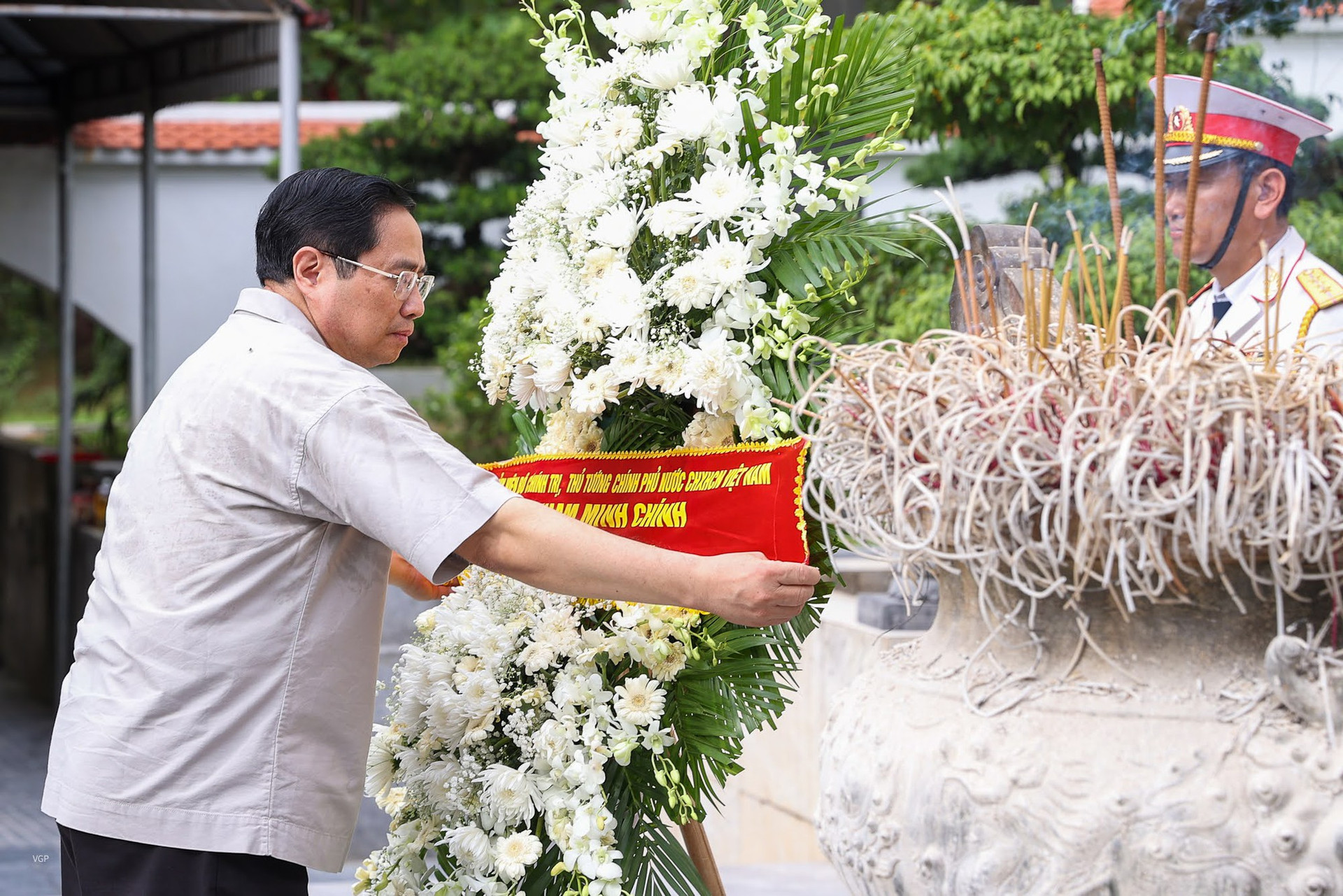 Thủ tướng Phạm Minh Chính dâng hương tại khu di tích Ngã ba Đồng Lộc - Ảnh 1.
