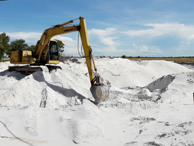 Tháo gỡ khó khăn cho DN xuất khẩu cát trắng silic, cát vàng khuôn đúc - Ảnh 1.