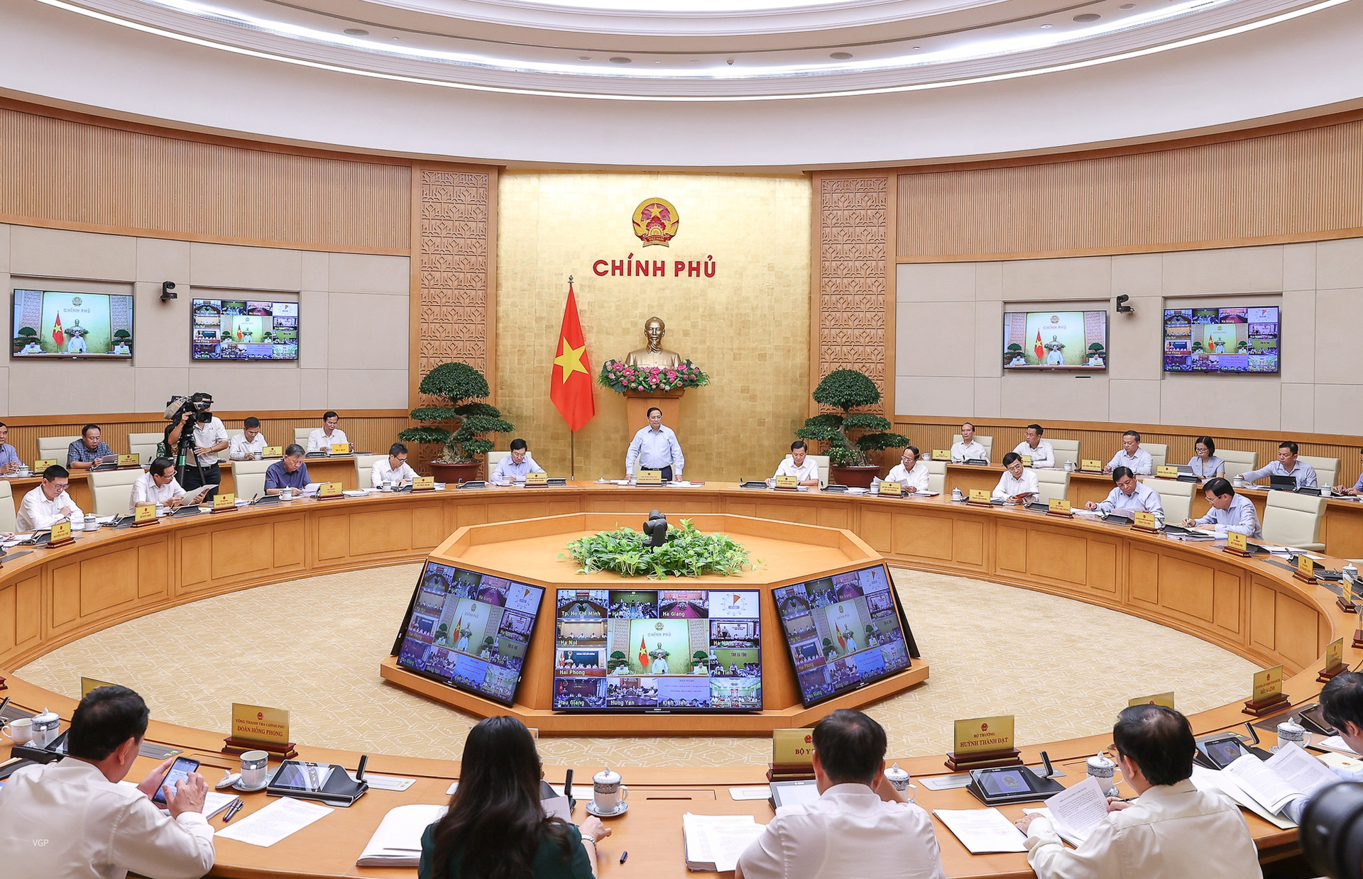 Thủ tướng chủ trì Hội nghị trực tuyến Chính phủ với địa phương và Phiên họp Chính phủ thường kỳ tháng 6 - Ảnh 2.