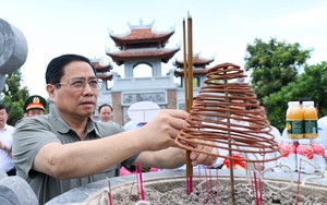 Thủ tướng dâng hương tưởng niệm Chủ tịch Hồ Chí Minh, tri ân anh hùng, liệt sĩ tại các ‘địa chỉ đỏ’ ở Nghệ An
