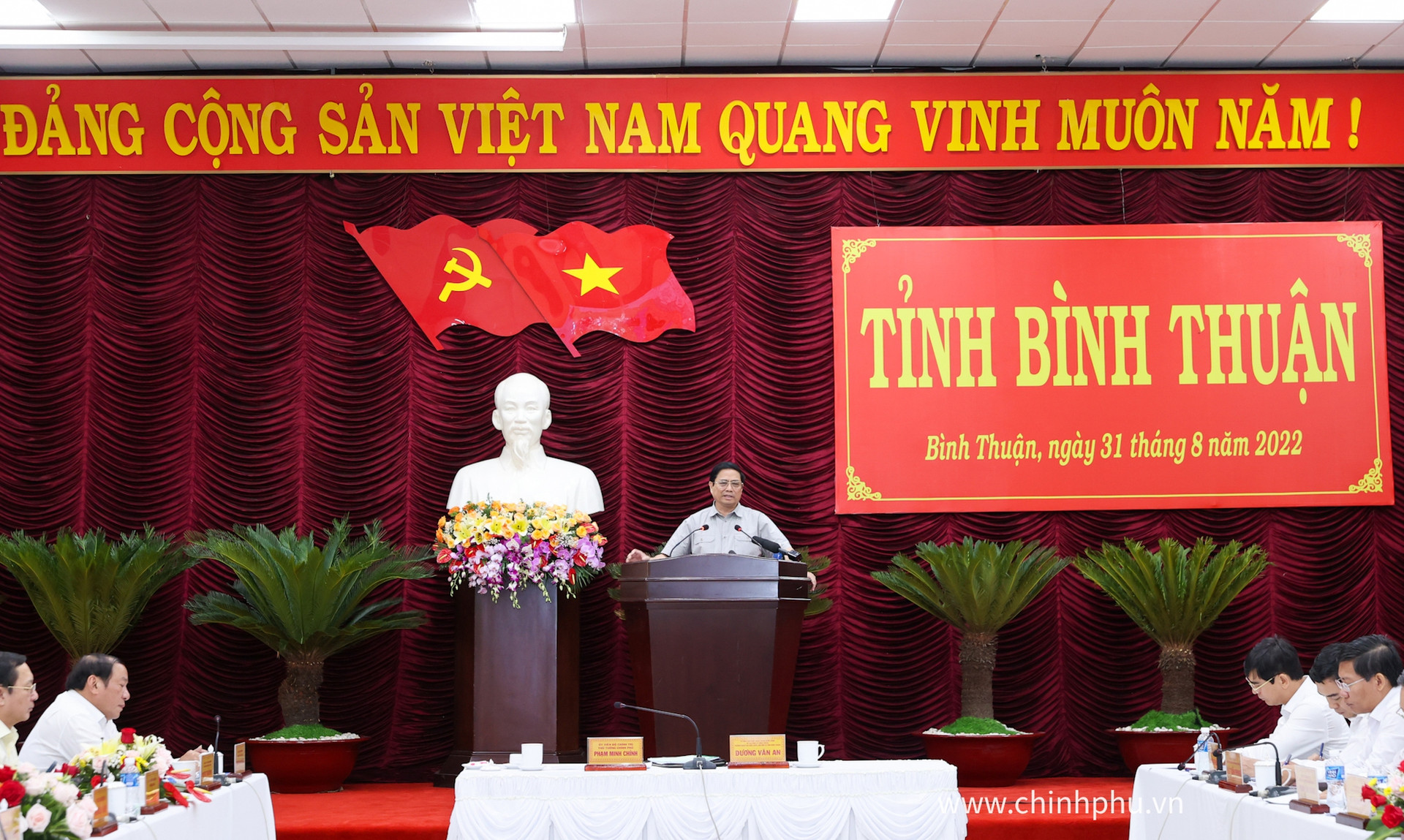 Thủ tướng: 5 nhóm giải pháp để Bình Thuận phát triển xanh, nhanh, bền vững - Ảnh 1.
