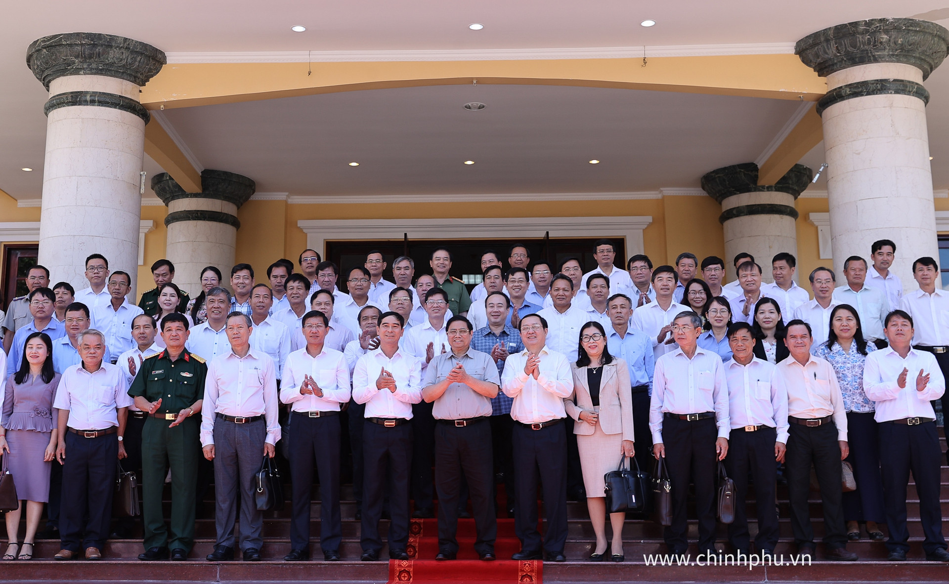 Thủ tướng: 5 nhóm giải pháp để Bình Thuận phát triển xanh, nhanh, bền vững - Ảnh 8.