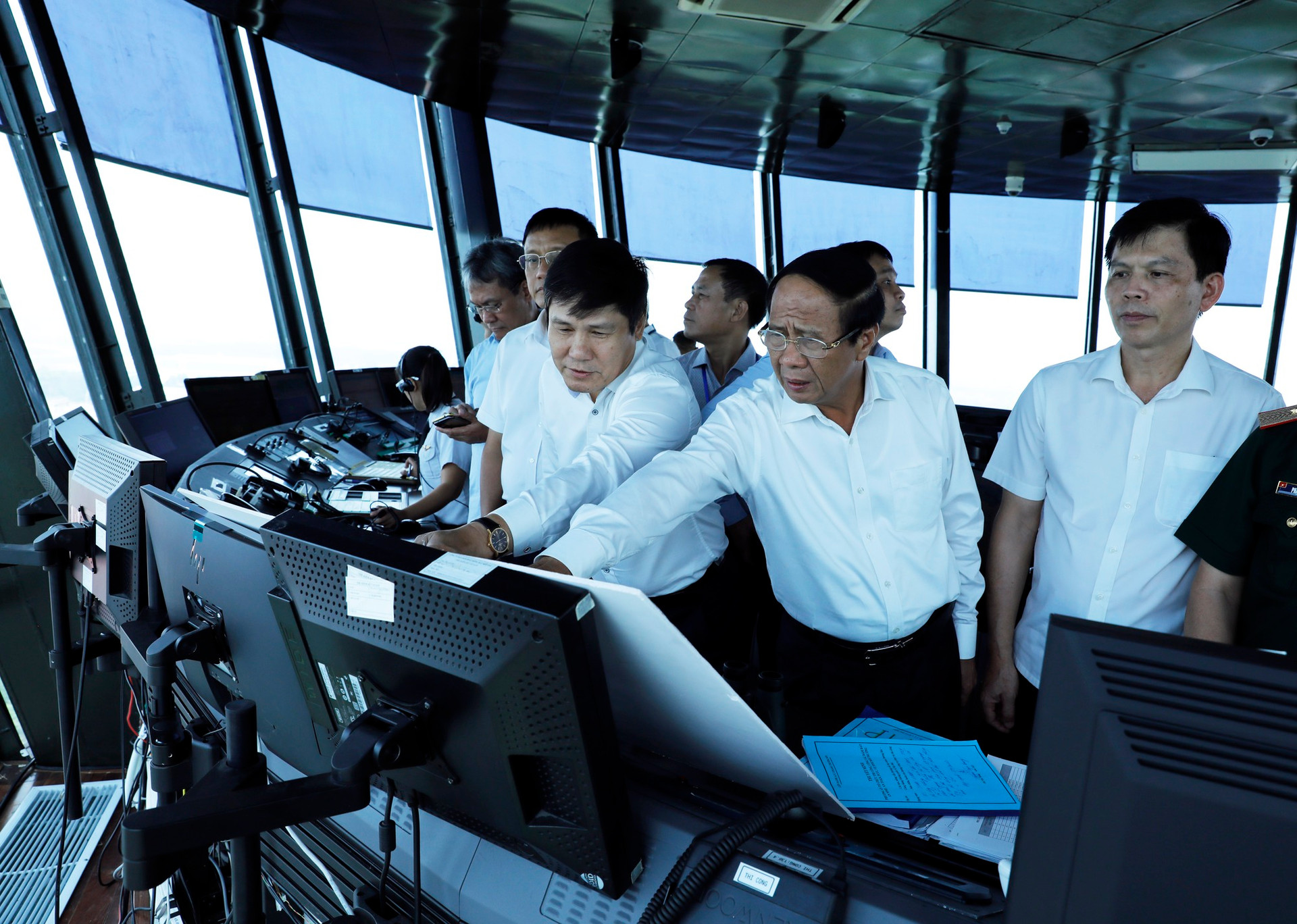 Phó Thủ tướng khảo sát về quy hoạch Cảng Hàng không quốc tế Nội Bài - Ảnh 3.