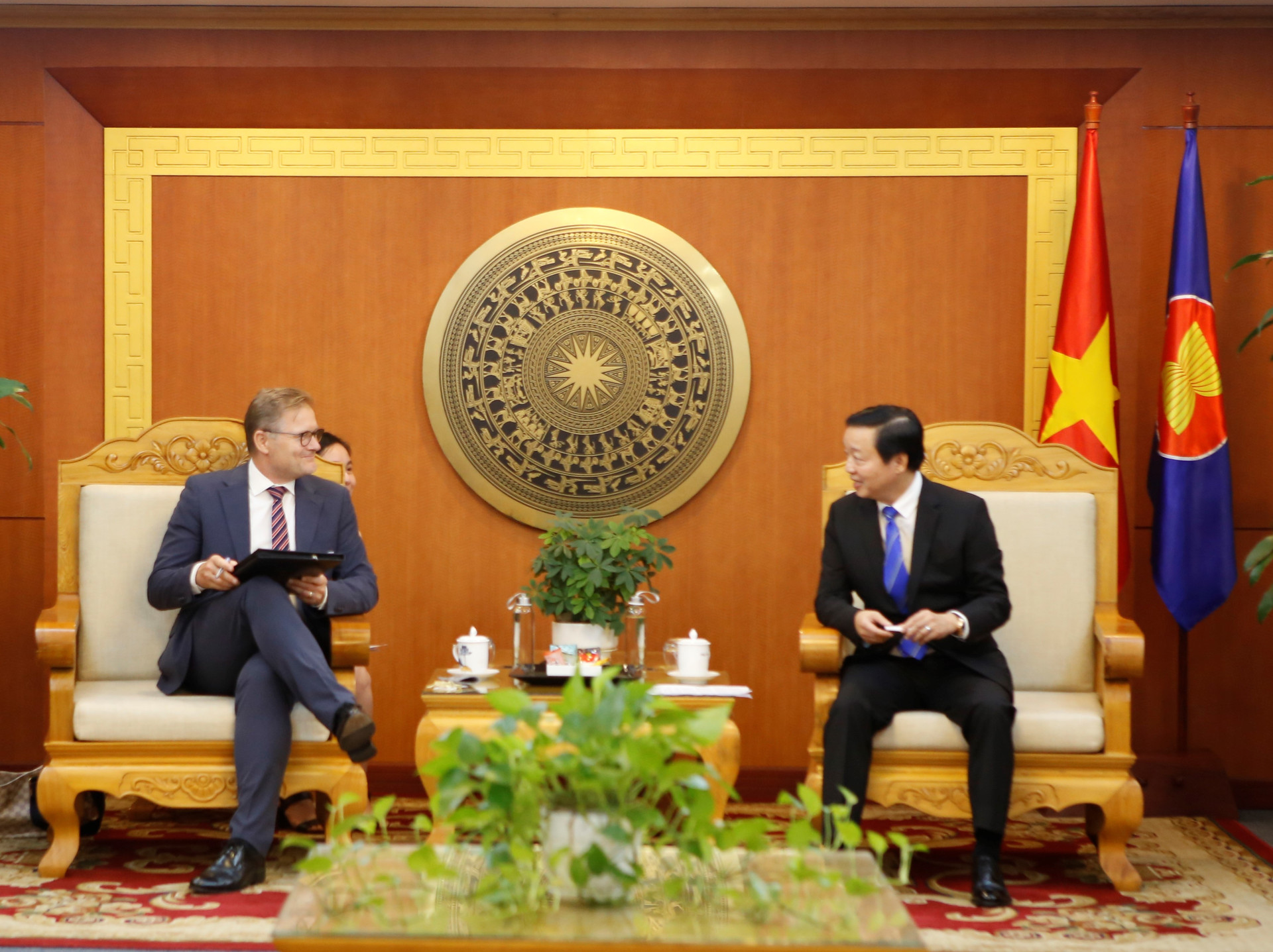 Bộ trưởng Trần Hồng Hà tiếp xã giao Đại sứ đặc mệnh toàn quyền Đan Mạch tại Việt Nam