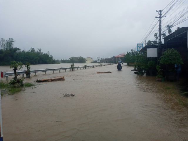 Thủ tướng Chính phủ yêu cầu chủ động ứng phó mưa lũ tại các tỉnh Trung Bộ - Ảnh 1.