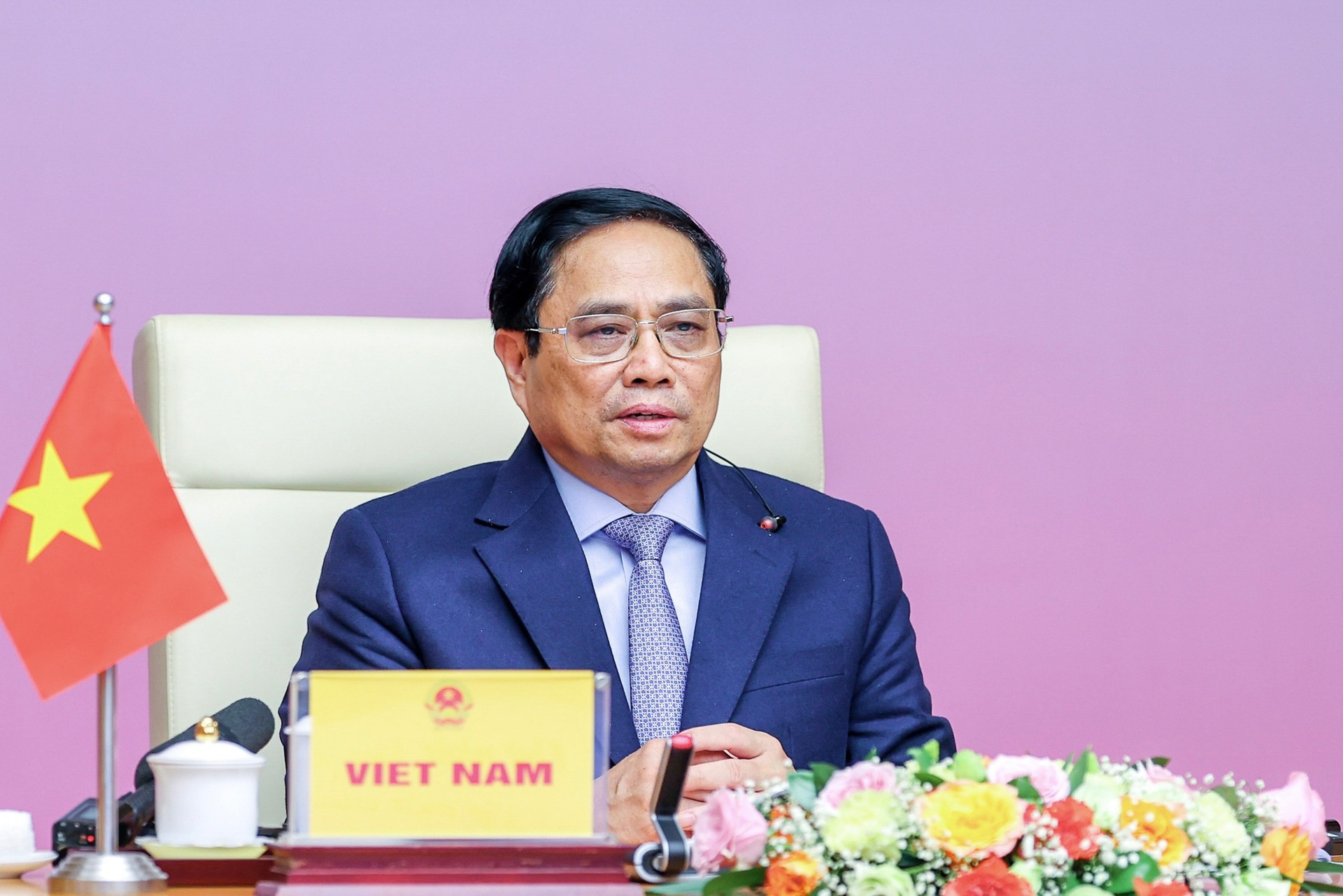 Tiềm năng kinh tế Việt Nam: Với tốc độ phát triển kinh tế đáng kể, Việt Nam đang trở thành một trong những nền kinh tế tiềm năng nhất trong khu vực. Hình ảnh về sự đột phá và khả năng phát triển của đất nước Việt Nam sẽ khiến bạn cảm thấy phấn khích và tin tưởng vào tiềm năng kinh tế tài chính của Việt Nam.