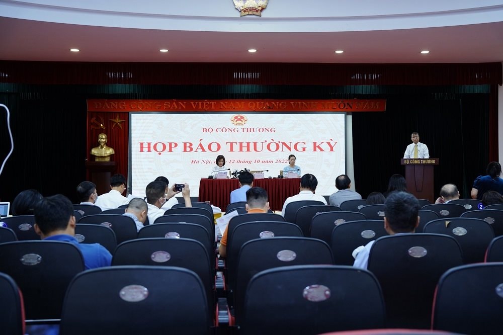 Giải pháp đảm bảo nguồn cung và bình ổn giá xăng dầu  
