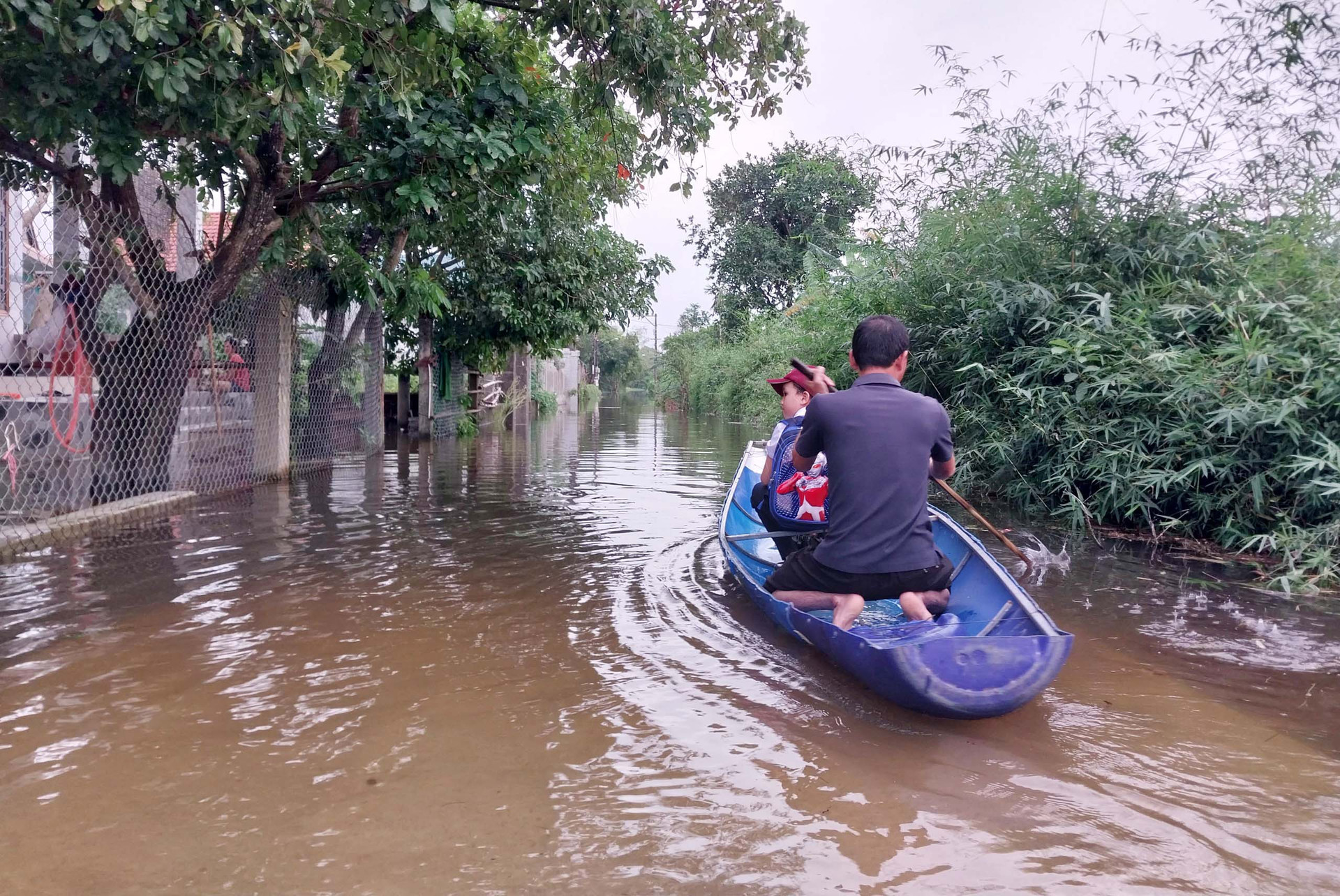 Thừa Thiên - Huế: Chủ động ứng phó mưa lũ, cho học sinh nghỉ học