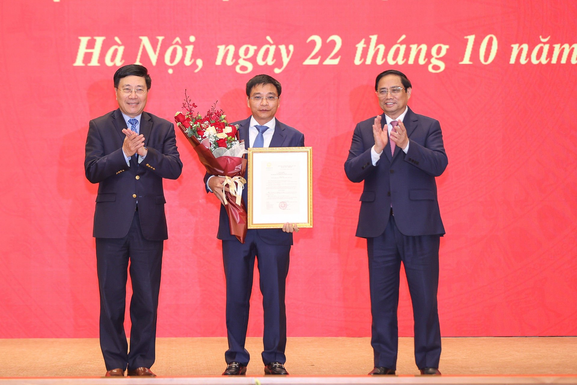 Thủ tướng Phạm Minh Chính trao Quyết định bổ nhiệm hai Bộ trưởng - Ảnh 3.