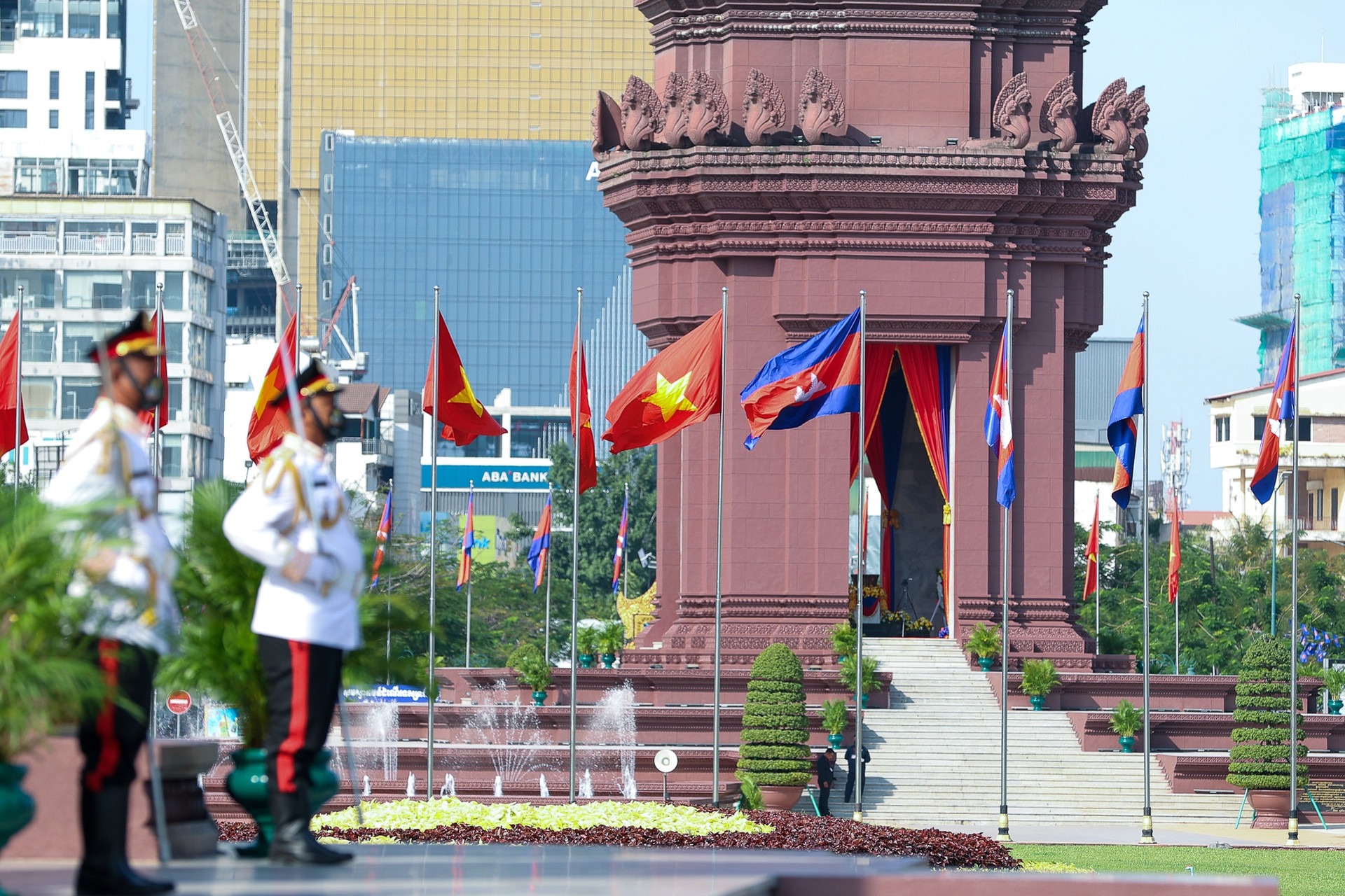 Chùm ảnh: Các hoạt động đầu tiên của Thủ tướng Phạm Minh Chính tại Campuchia - Ảnh 5.