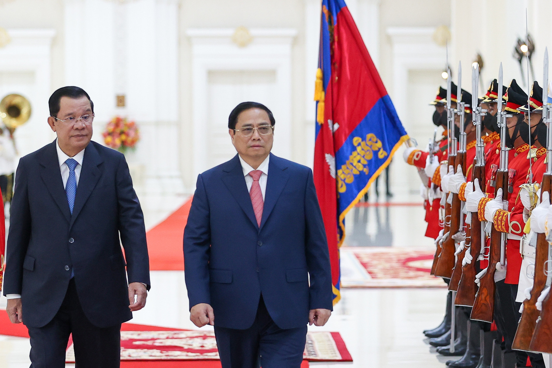 Chùm ảnh: Lễ đón chính thức Thủ tướng Phạm Minh Chính thăm Campuchia - Ảnh 4.