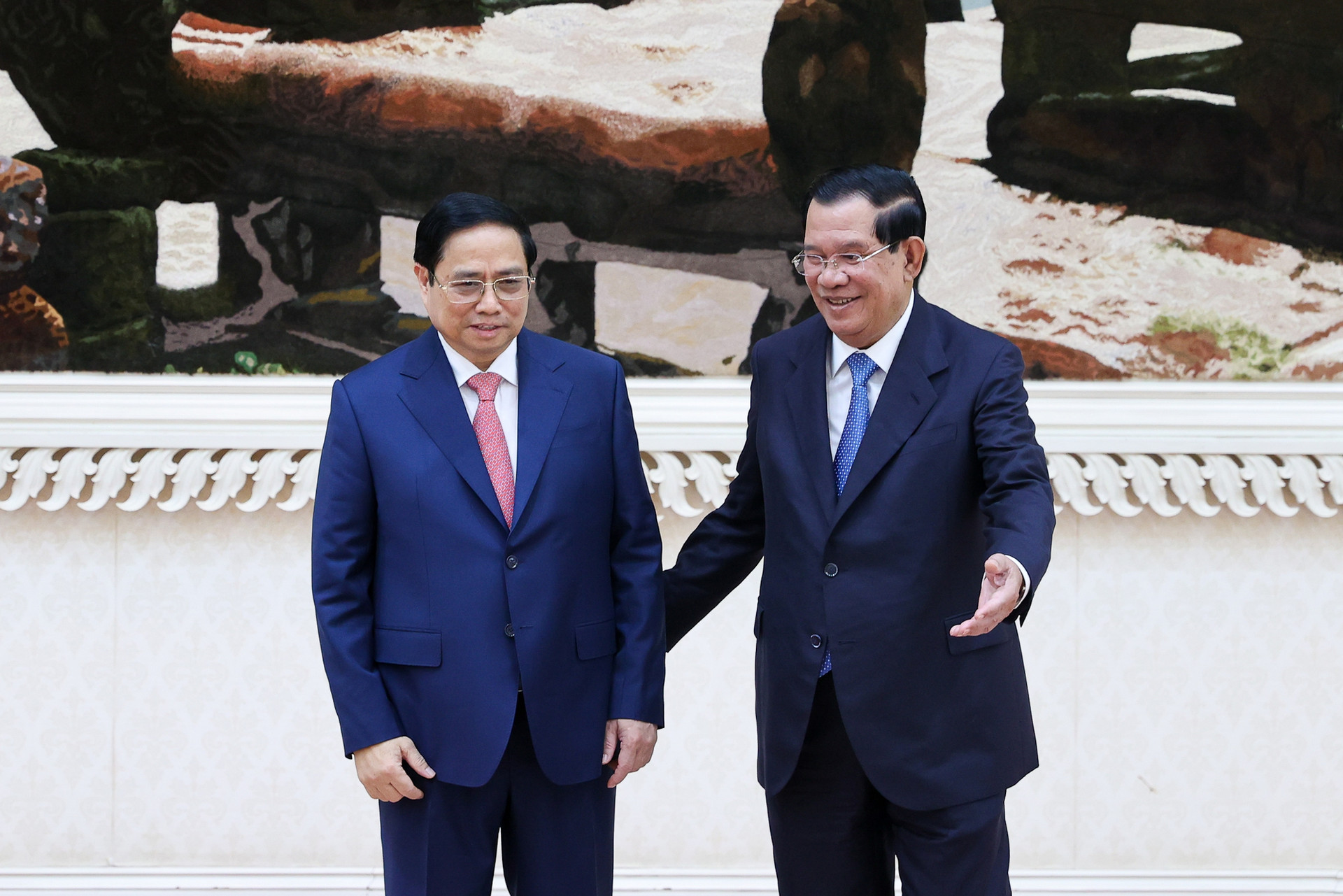 Chùm ảnh: Lễ đón chính thức Thủ tướng Phạm Minh Chính thăm Campuchia - Ảnh 3.