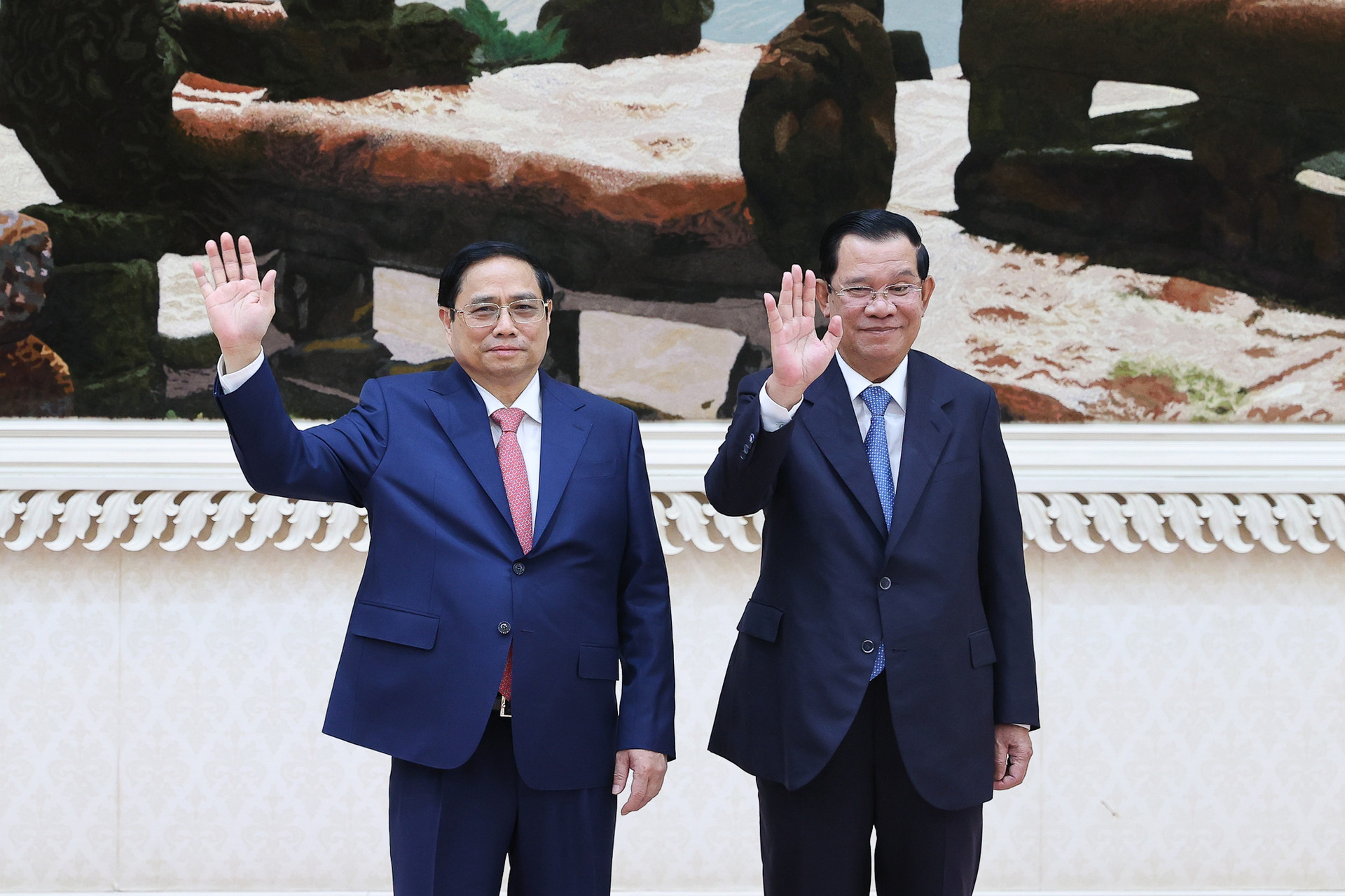 Chùm ảnh: Lễ đón chính thức Thủ tướng Phạm Minh Chính thăm Campuchia - Ảnh 2.