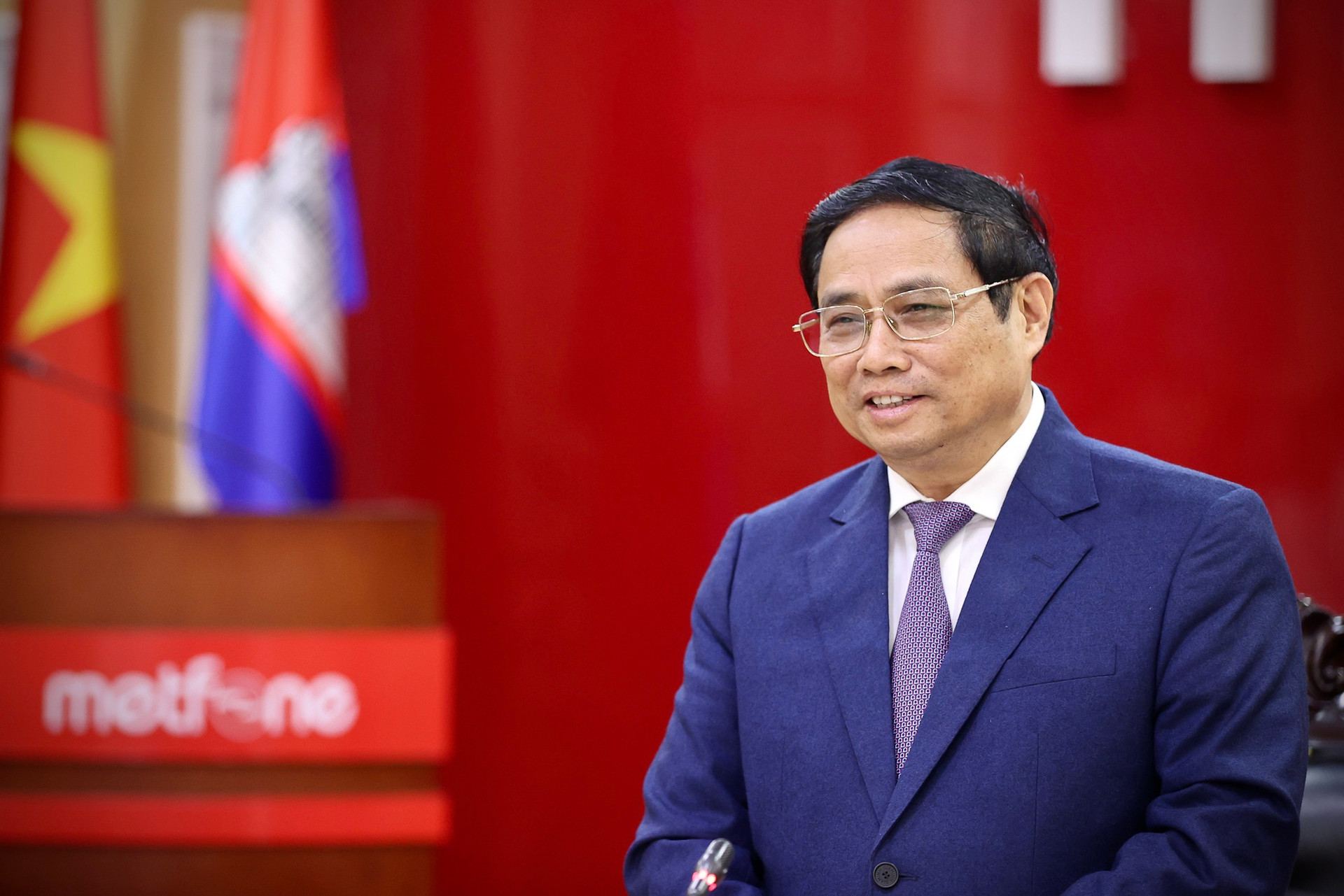 Thủ tướng thăm doanh nghiệp viễn thông lớn nhất Campuchia do Việt Nam đầu tư - Ảnh 4.
