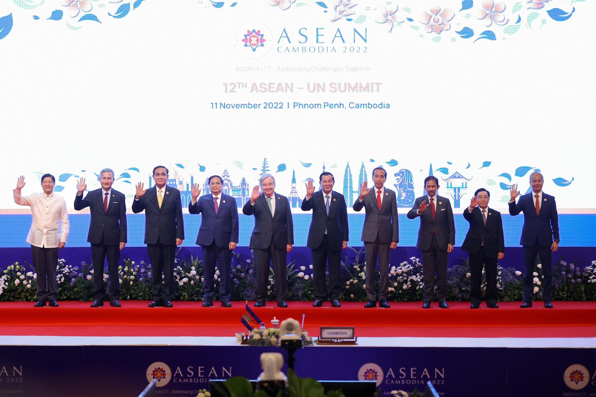 Thủ tướng tham dự Hội nghị Cấp cao ASEAN với các đối tác Trung Quốc, Hàn Quốc, LHQ - Ảnh 8.