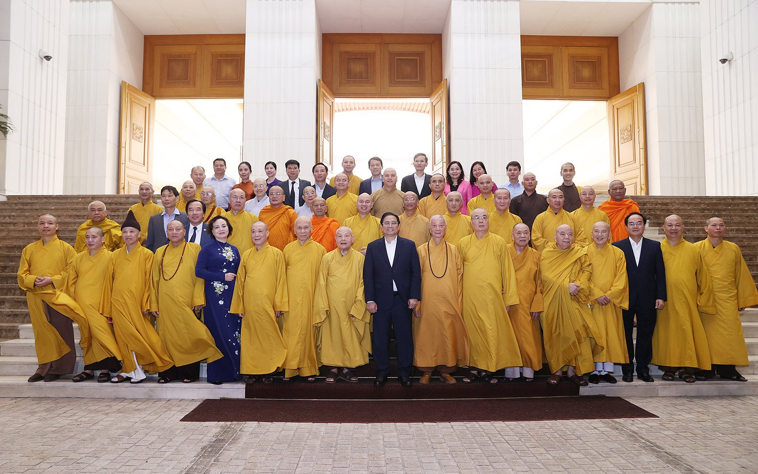 Thủ tướng đề nghị Giáo hội Phật giáo chung tay xây dựng đất nước hòa bình, thịnh vượng, nhân dân ấm no, hạnh phúc - Ảnh 5.