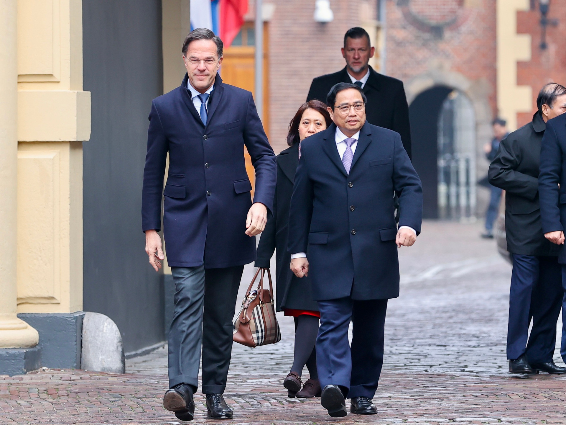 Chùm ảnh: Lễ đón chính thức Thủ tướng Phạm Minh Chính thăm Vương quốc Hà Lan - Ảnh 2.