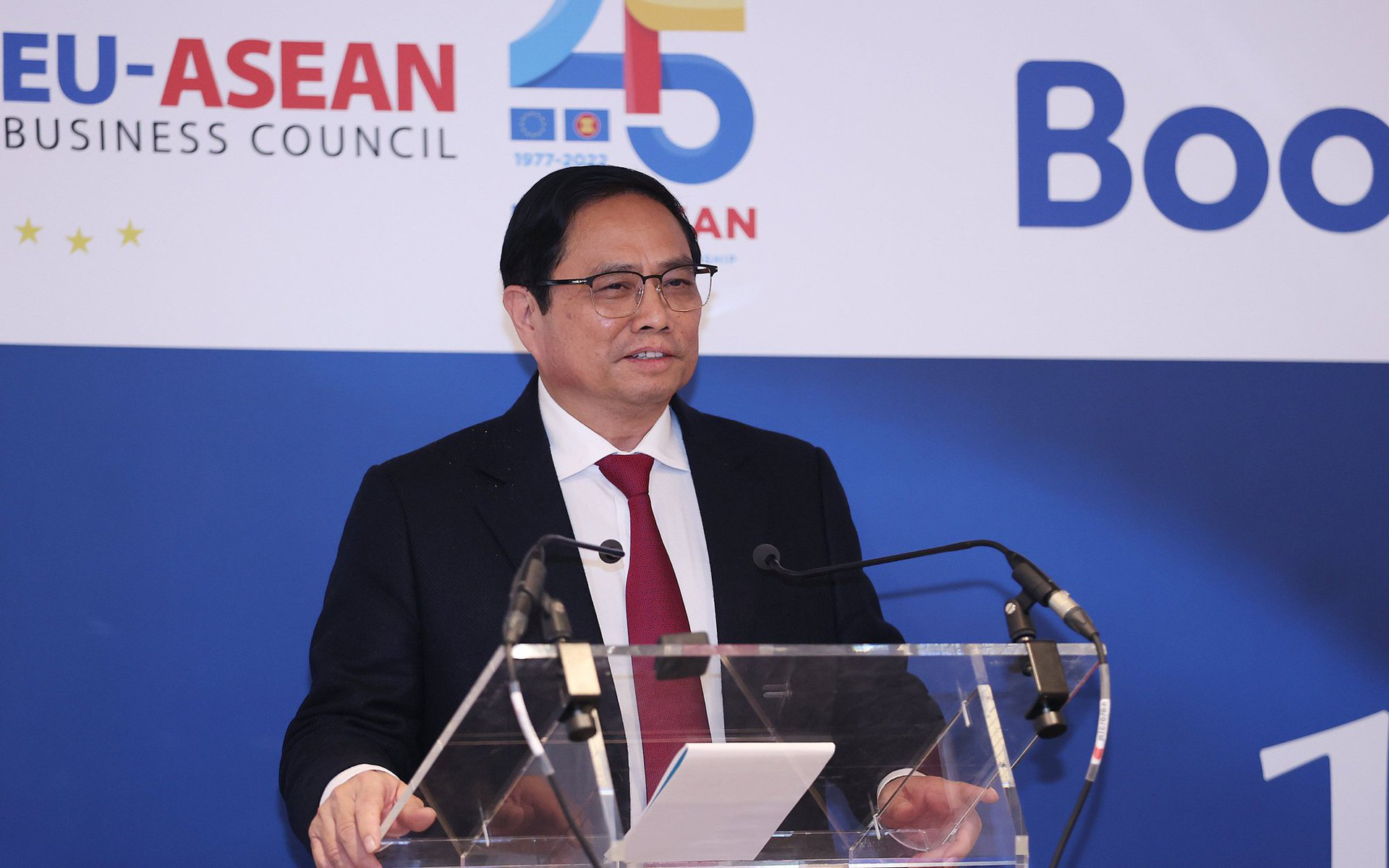 Thủ tướng Phạm Minh Chính bắt đầu các hoạt động tại Hội nghị Cấp cao ASEAN - EU