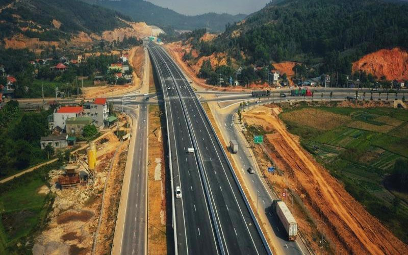 Thủ tướng chỉ đạo đẩy nhanh tiến độ các dự án đường bộ cao tốc quan trọng quốc gia
